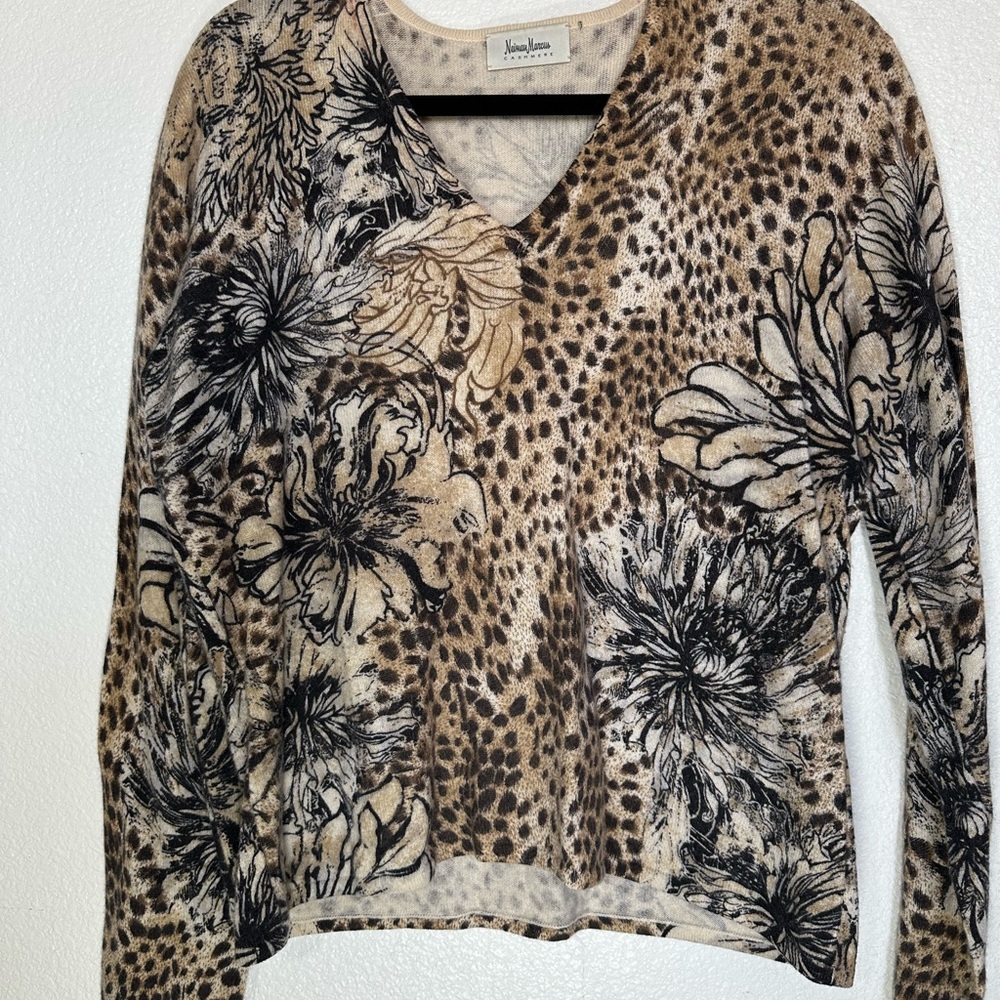Neiman Marcus Cashmere V-Neck Sweater Brown and Black